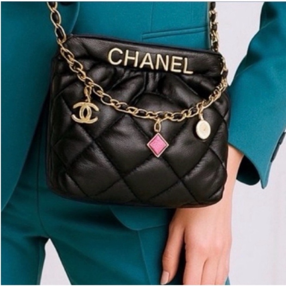 CHANEL VIP GWP Black Quilted Leather Chain Shoulder Bag